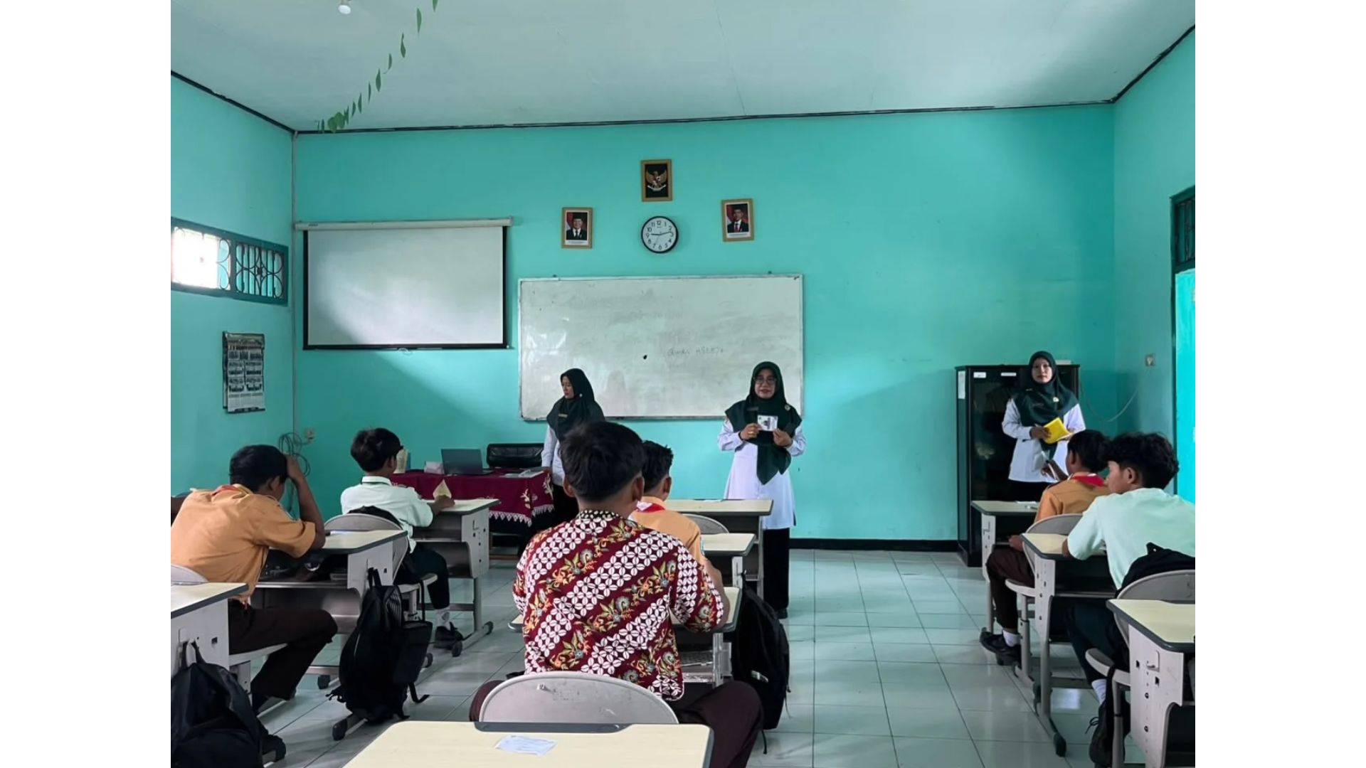 Ujikan Tiga Mapel Utama, Hari Pertama ASTS Berbasis Smartphone di MTsN 7 Banyuwangi Sukses Digelar